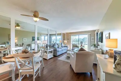 Image de Get TipSea @ Villa 1712! New Listing! Fully Renovated