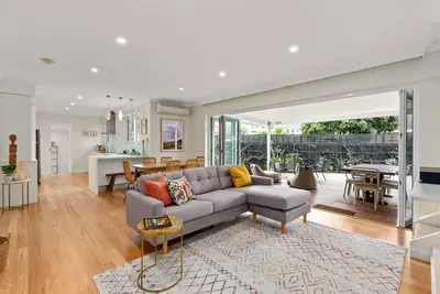 Image de 4-Bed Coastal Family Vacation Haven with Garden