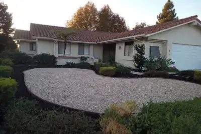 Image de Elegant 3 bedroom 2 bathroom home on three golf courses 1 mile from the beach.