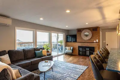 Image de #StayinMyDistrict Garibaldi Bay Views