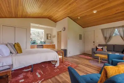 Image de #StayinMyDistrict Cape Arago Studio Suite