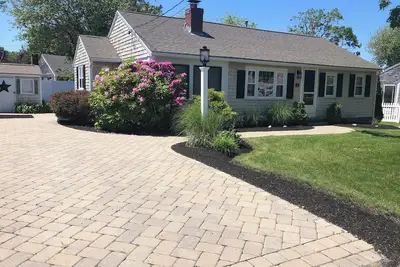 Image de One Minute walk to Beach! High end home special! Top Rated Guest Favorite