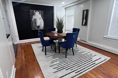 Image de Charming 3-bedroom 1. 5 bth apartment steps from train to Nyc in lovely Montclair