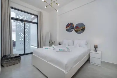 Image de Binghatti Mirage 135 - Jvc · Restful apartment with private terrace by the pool