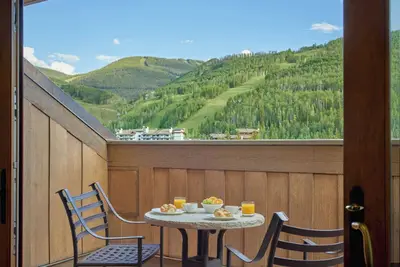 Image de Private 3 Bedroom Condo within a 5 Star Hotel, Vail Village Location, Ski In/Ski Out
