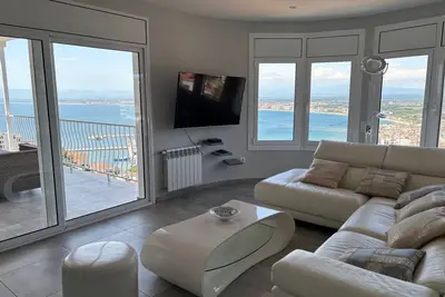 Image de Une des plus belles maison à Rosas avec vue sur mer, ascenseur & piscine pour 8!