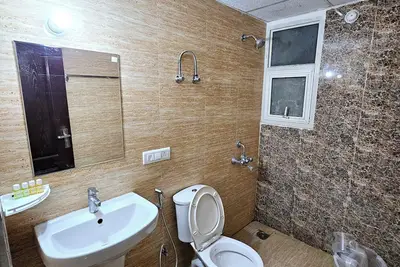 Image de Spacious 3-bedroom apartment with Ac, WiFi and Kitchen in Posh area of Lucknow
