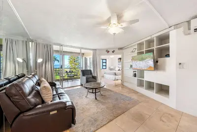 Image de Ocean View & Beachfront At It's Finest @ Menehune Shores #526