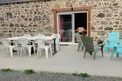 Image de maison de campagne dans village