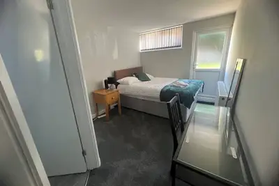 Image de Spacious 5-bedroom house in welcoming Southampton, family friendly environment.