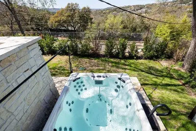 Image de Hot Tub, Event Friendly, Pickleball | The Terrace