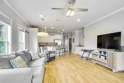 Biloxi Condo w/ Community Pool ~ Half-Mi to Beach!