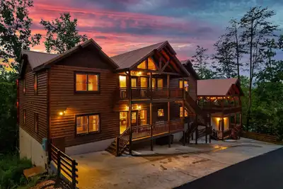 Image de Hoppin' 8-bedroom Lodge with Tons of Amenities!