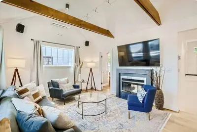 Image de Leschi Designer Bungalow blocks from Lake\/ m\/s Downtown\/SeaTac