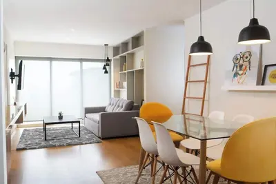 Comfort and Space 3bed /2. 5 bath centric location