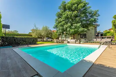 Image de Appartement 'Vanilla Bay Dep' avec piscine privée, jardin privé et climatisation