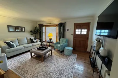 Image de Spacious Home 4. 5m to Cleveland Airport WiFi, Ac, soccer fields, park & pavilion