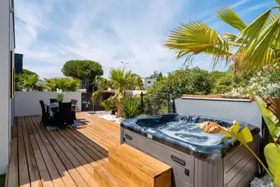 Image de Suite Signature, Élégance avec Jacuzzi Privé