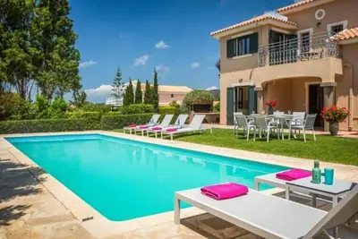 Image de Villa Iro - Trois Chambres Villa, Couchages 6