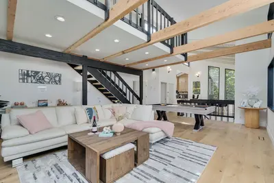 Image de Forest-View Hot Tub • 5 Min to Uo • Game Room