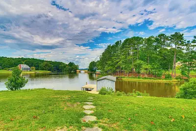 Image de Private Island Getaway in Roanoke Rapids w/ Grill!
