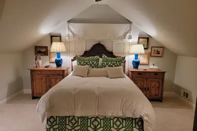 Image de Dawg House in Five Points Athens close to stadium all venues 3-bedroom/4 baths!