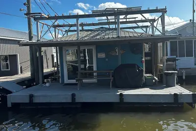 Image de Ana's Houseboat Located In Venice Marina Sleeps 10