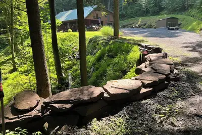 Image de Luxury cabin located for easy access to Utv/Atv trails and snowmobile trails.