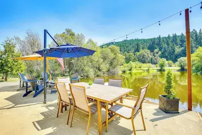 Image de Private Pond & Dock! Cozy Cabin in Southern Oregon