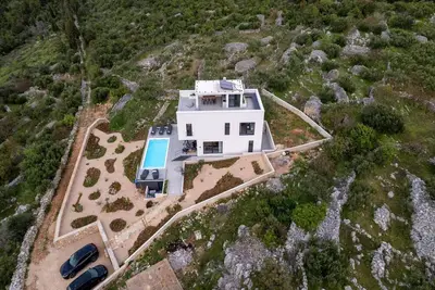 Image de Exquisite Hvar Villa | Villa Weasley | 3 Bedrooms | Breathtaking Views of the Adriatic Sea | Furnished Sun Terrace | Private Outdoor Pool | Rooftop Shaded Terrace with Bbq facilities and Dining Area | Stari Grad | Selca kod Starog Grada