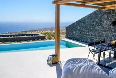 Image de Elegant Santorini Villa | Villa Winky | 1 Bedroom | Children Older than 7y are Welcome | Master Villa with Private Heated Pool | Breathtaking  Sea Views | Private Furnished Sun Terrace | Outdoor Dining Area | Imerovigli