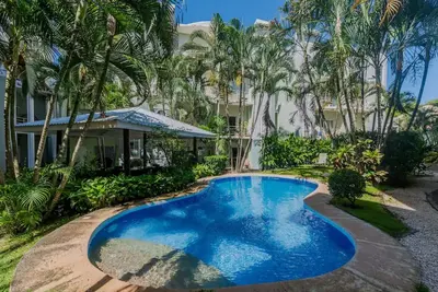 Image de 5 min walk to surf Tamarindo beach 2br 2. 5Bth. Spend your money on experience