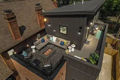 Image de Exclusive, Luxury Retreat in Columbus, Hot Tub, Rooftop Deck, Sleeps 12