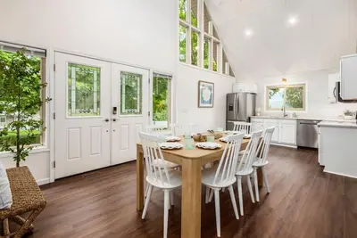 Image de Lake Views: Modern Coastal 3 Br Apple Valley Lake Beach House