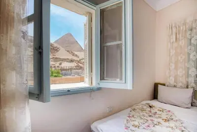 Image de Family Room with Balcony - Pyramids View