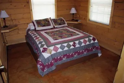 Image de Frio Pecan Farm Log Cabins House 18