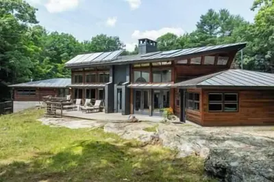 Image de Private 10+ Acre Sanctuary! ! Custom Home in Norway