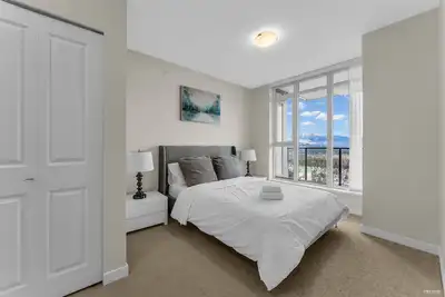 Image de Brand New 2b+2b Condo/westwood\n