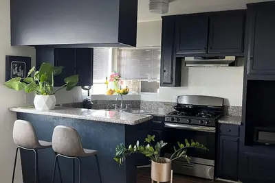 Image de Charming 1-bedroom 1 bath apartment with balcony