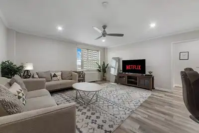 Image de Walk to Everything | Affordable Condo in Downtown