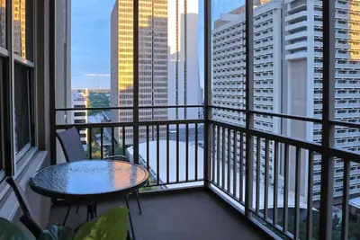 Image de 1br Apt, Centrally located, City View