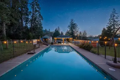 Image de Pool*GameRm*Theater*Bar*FirePit*Pickleball*Volleyball