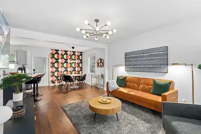 Image de Trendy Gem - Guest Fav - Backyard, Gazebo, Grill