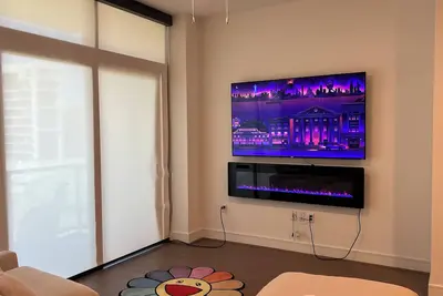 Image de Spacecity Escape: Stylish Skyline 1- Bedroom Retreat in Downtown Houston.