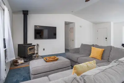 Image de Charming 3-bedroom cabin near Yosemite w/ WiFi and Pool Table