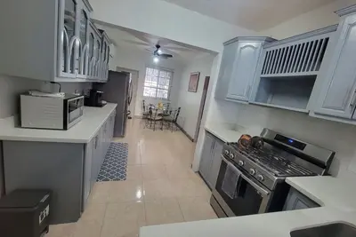 Image de Home Sweet Home. 7 minutes from Kingston Airport, 20 mins to Bob Marley Museum!