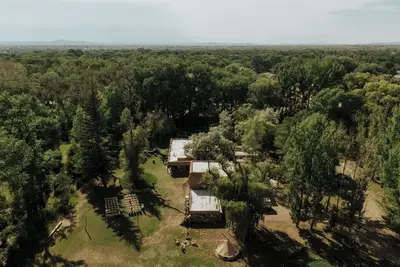 Image de 3-Bed, 2-Acre Historic Adobe in the heart of Taos