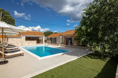 Maison confortable à Primosten avec.