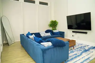 Image de Huge Luxurious Downtown 4Bedrm/3Bath w/parking & a view- 5mins from Penn Station