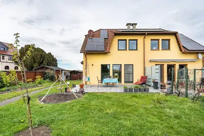 Image de Appartement 'Fewo Energiepunkt Am Planitzwald' avec terrasse privée, jardin privé et Wi-Fi